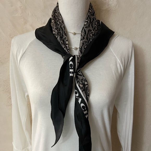 Coach woman’s scarf - Picture 4 of 4